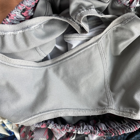 Lululemon Hotty hot short ll 2.5” floral flux grey size 4 - Picture 7 of 7